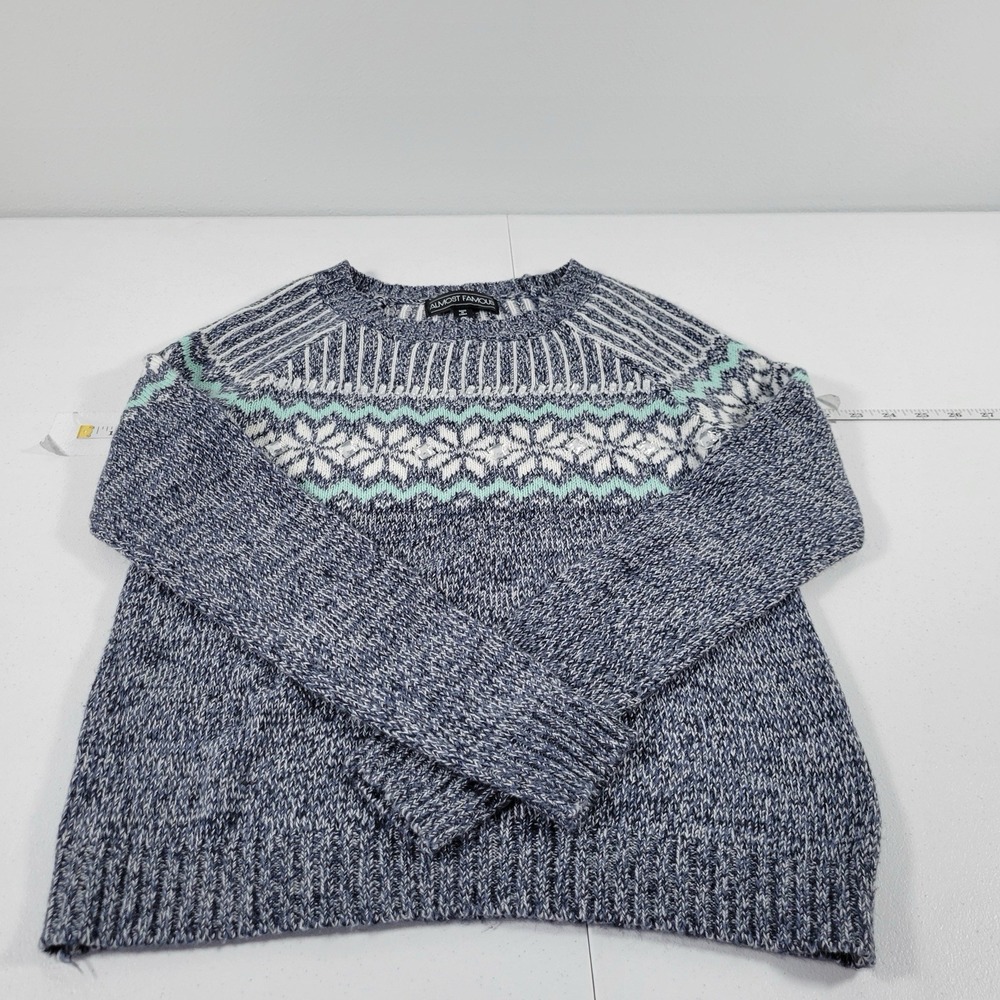 Almost Famous Women's Sweater Size Small Blue